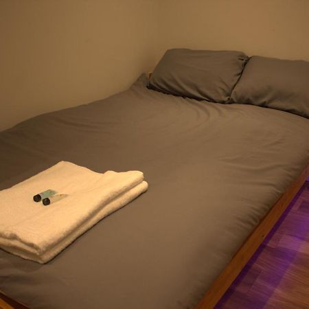 Central Serviced Apartments - Two Bedroom Apartment Cardiff Esterno foto