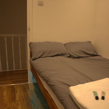 Central Serviced Apartments - Two Bedroom Apartment Cardiff Esterno foto