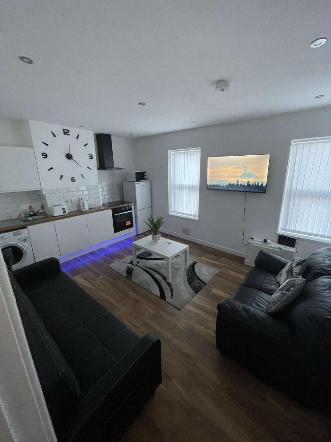 Central Serviced Apartments - Two Bedroom Apartment Cardiff Esterno foto