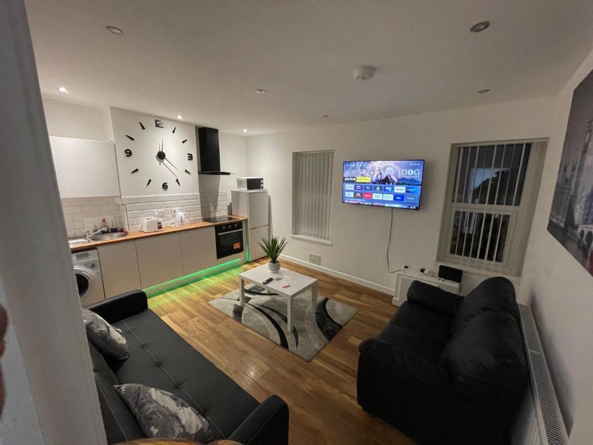 Central Serviced Apartments - Two Bedroom Apartment Cardiff Esterno foto