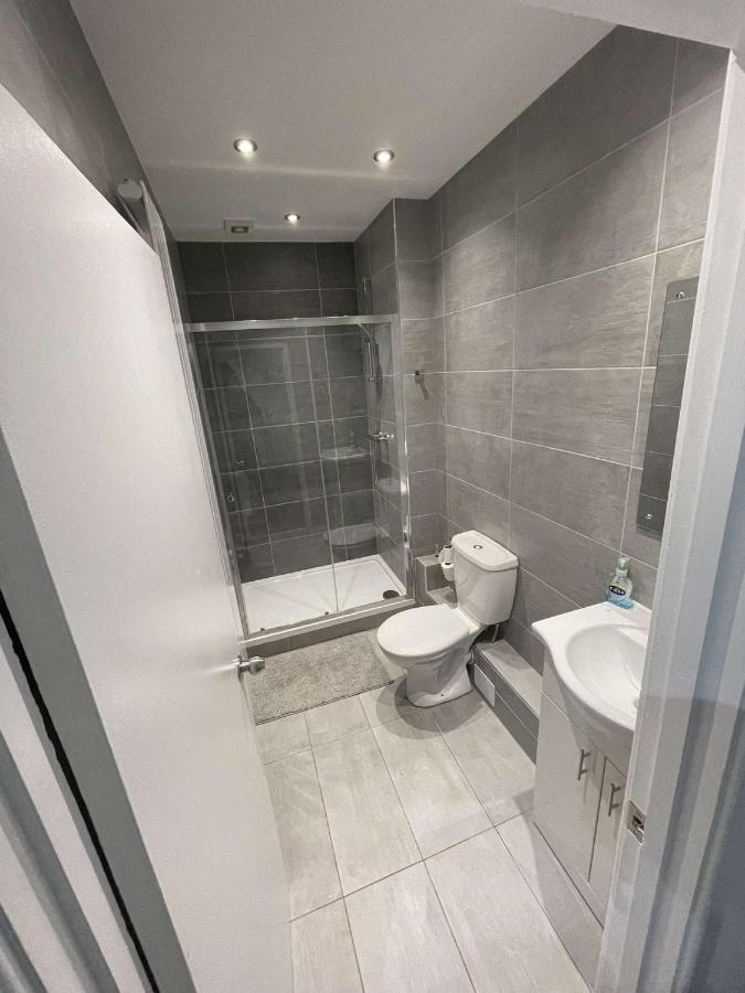 Central Serviced Apartments - Two Bedroom Apartment Cardiff Esterno foto