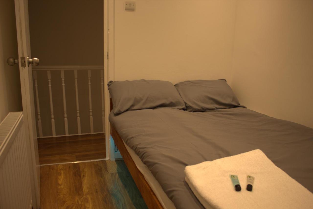 Central Serviced Apartments - Two Bedroom Apartment Cardiff Esterno foto