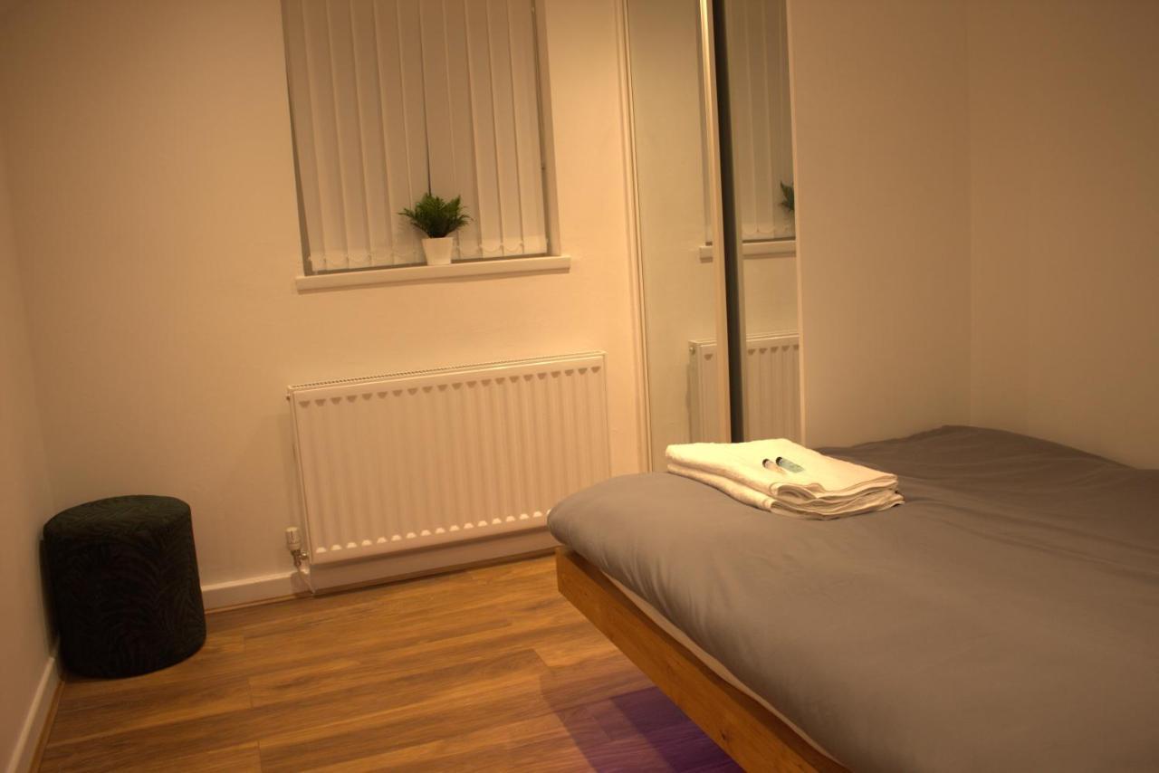 Central Serviced Apartments - Two Bedroom Apartment Cardiff Esterno foto