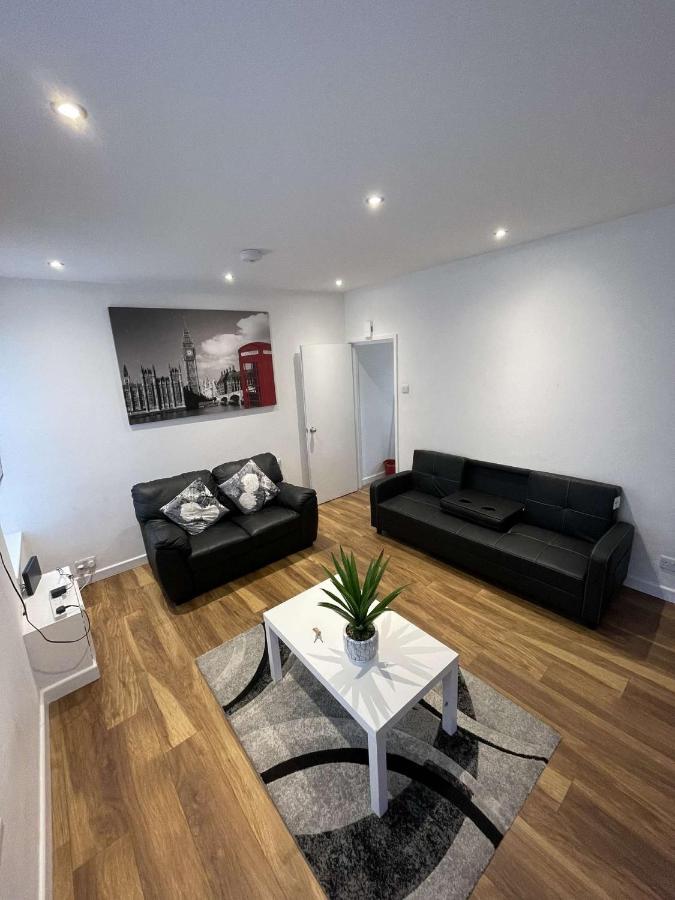 Central Serviced Apartments - Two Bedroom Apartment Cardiff Esterno foto